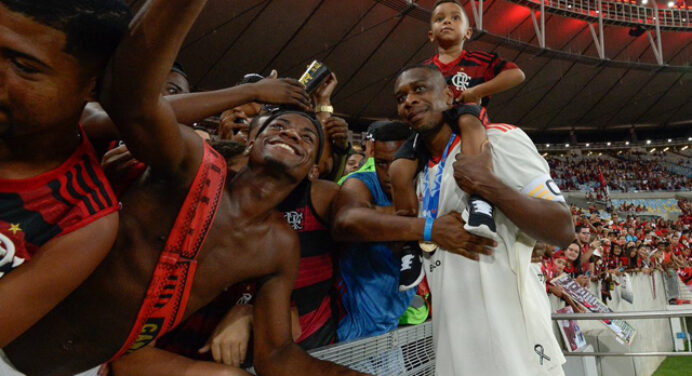 Maestro Júnior rasga elogios a Juan após despedida do zagueiro: “Jogador espetacular”