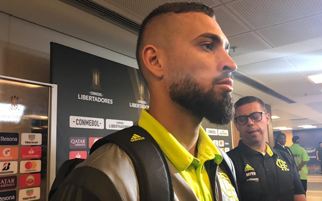 Léo Duarte não vê bola aérea como problema e comenta expulsão de Gabigol: “Atrapalhou um pouco”