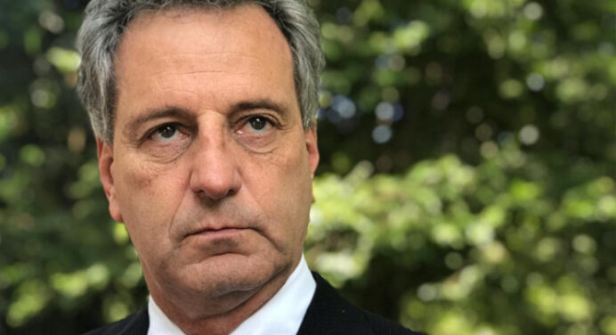Landim e Maurício Gomes ligam para sócios em tentativa de impedir debanda de embaixadas no Fla
