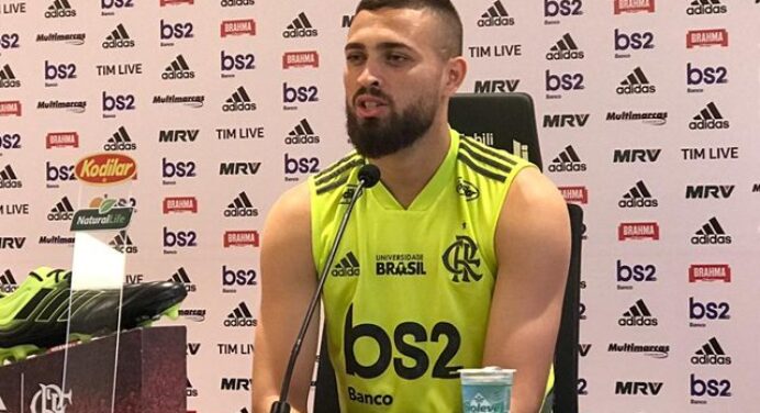 Léo Duarte analisa Flamengo para a próxima partida e garante que desfalques no ataque não são problema: “Temos um elenco forte”