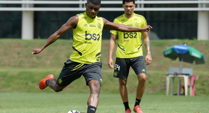 Lincoln marca belo gol por cobertura em treino e recebe elogios de rubro-negros