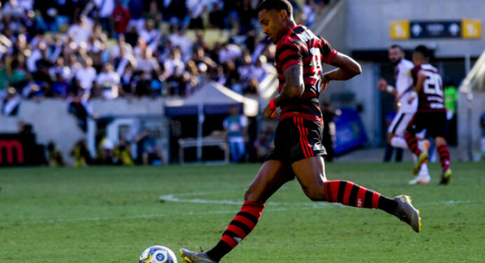O moleque é liso: Vitinho é o segundo jogador com mais dribles no Campeonato Carioca