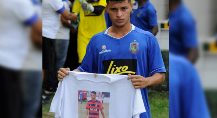 Meia do Linhares homenageia em todos os jogos o amigo Rykelmo, vítima do incêndio no Ninho do Urubu
