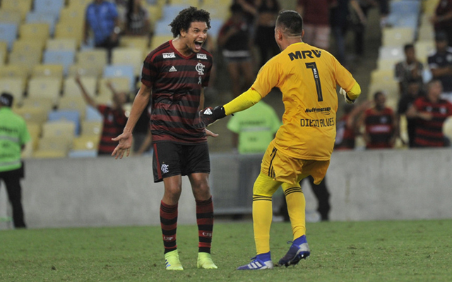 Diego Alves e Willian Arão serão homenageados no confronto entre Flamengo e Grêmio