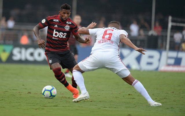 Depois de tirar Uribe do Flamengo, Santos demonstra interesse na contratação de Rodinei
