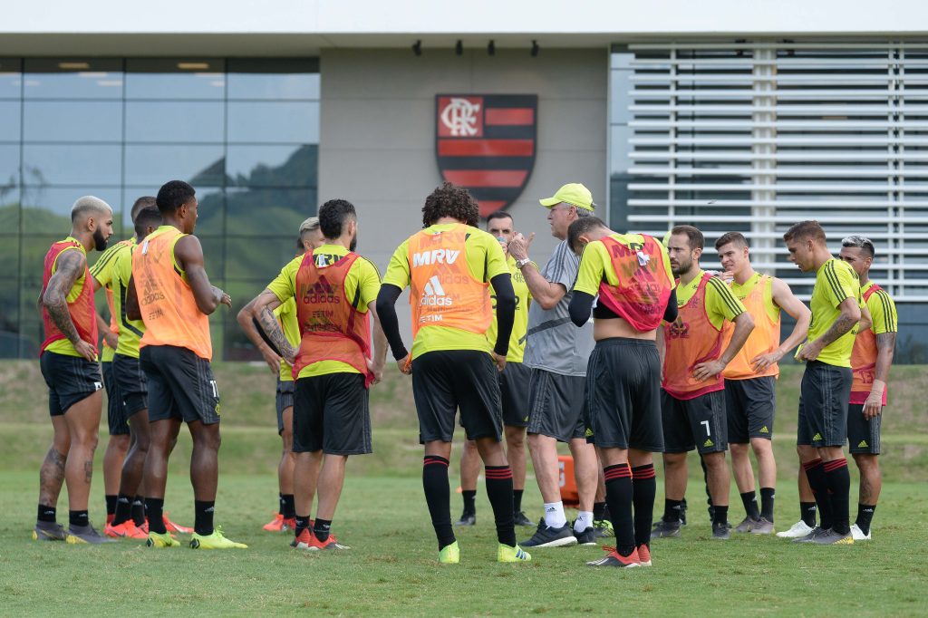 Comentarista diz que comando técnico é um erro da diretoria do Flamengo