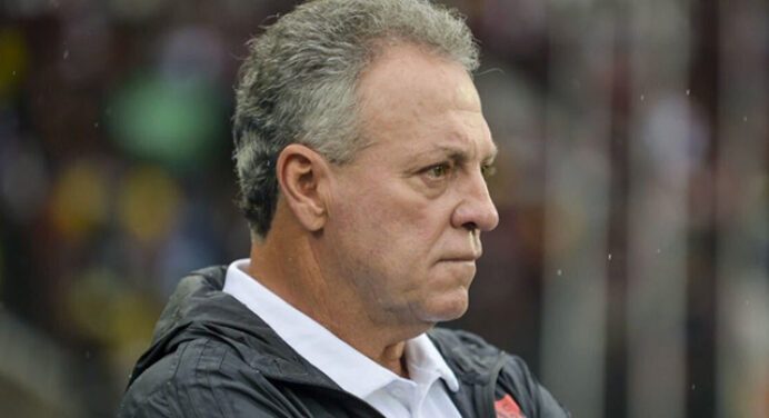 “Não foi assim quando Palmeiras e Corinthians demitiram treinadores”, diz Mauro após comoção por Abel