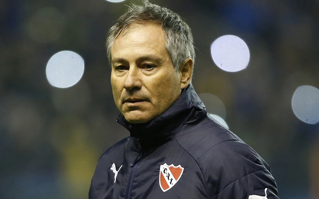 Mais uma opção? Ariel Holan deixa o comando técnico do Independiente e fica livre no mercado