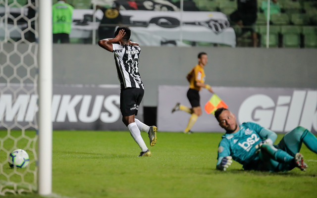 Flamengo é vazado em todas as rodadas e sofre, em média, mais de um gol por jogo no Brasileirão