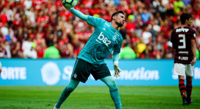 Diego Alves relembra caso do Manchester City após reestruturação: “Demorou a conquistar títulos”
