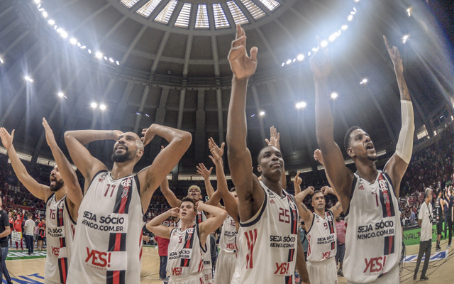 Com preço especial, Flamengo inicia venda de pacote de jogos do time de  basquete no NBB - Coluna do Fla