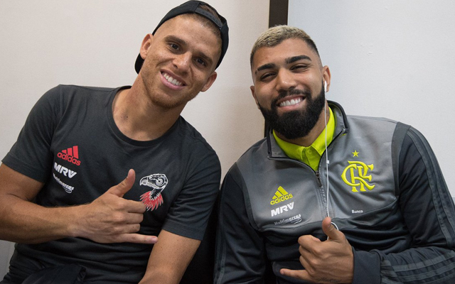 Rubro-negros “vão ao delírio” com publicação de Gabigol ao lado de Cuéllar, mas fazem cobranças