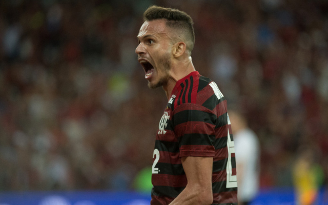 Mauro Cezar analisa desempenho de Renê no Flamengo e afirma: “Ataques contra ele são covardes”