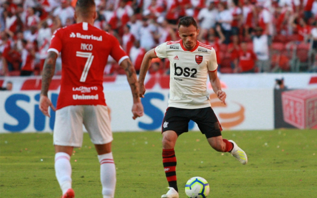 “Vida que segue”, diz Renê após reconhecer falha da defesa do Flamengo em gol do Inter