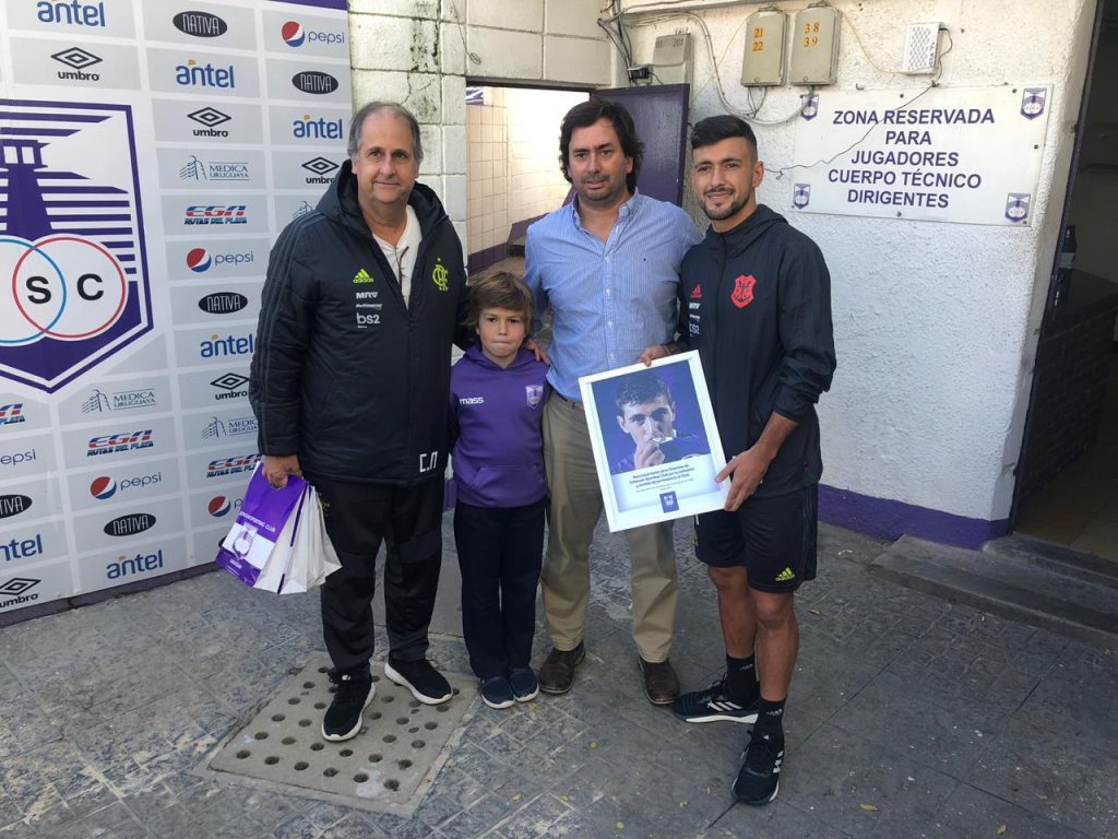 Arrascaeta é homenageado por clube uruguaio que o revelou para o futebol profissional