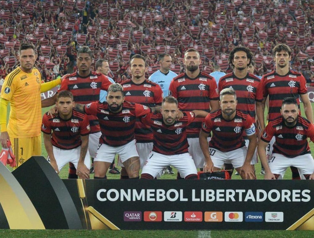 Diego Alves presta apoio aos companheiros de time em suas redes sociais, antes da partida contra o Peñarol