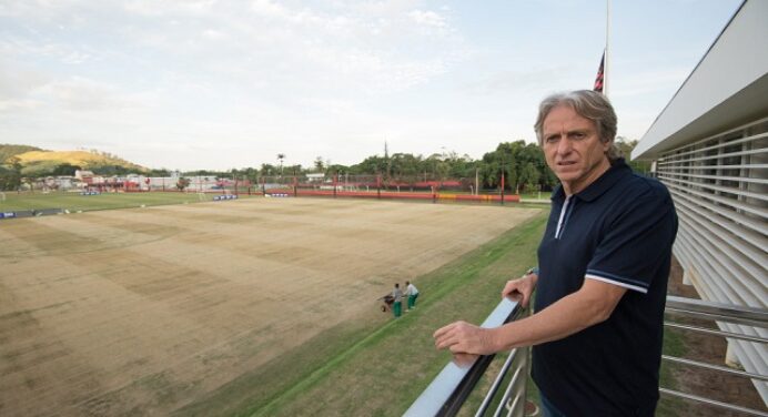 Contato com jogadores, treinos em dois períodos e coletiva: a primeira semana de Jorge Jesus no Flamengo