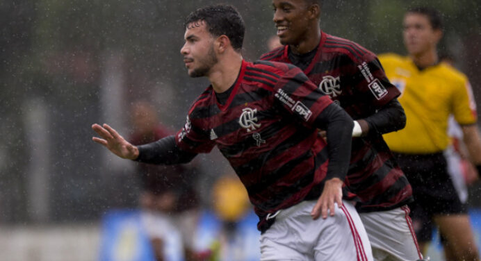 Destaque do Flamengo Sub-17, Daniel Cabral promove amistoso solidário no estádio do América