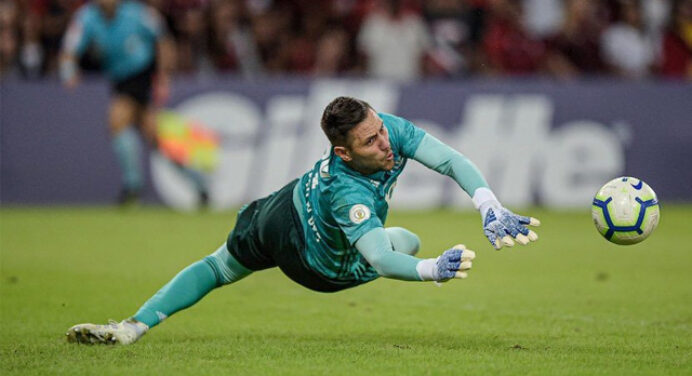 Defesa de Diego Alves, do Flamengo, é eleita a mais bonita das oitavas de final da Copa do Brasil