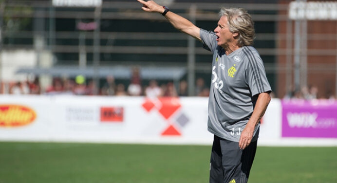 Com novidades, Jorge Jesus esboça time titular do Flamengo para encarar o Athletico