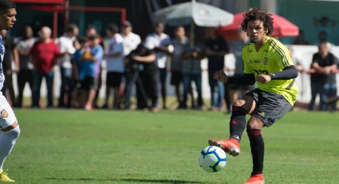 Willian Arão relembra ‘meme viralizado’ após bronca de Jesus e brinca: “Agora, gritam ‘Tá bem, Arão'”
