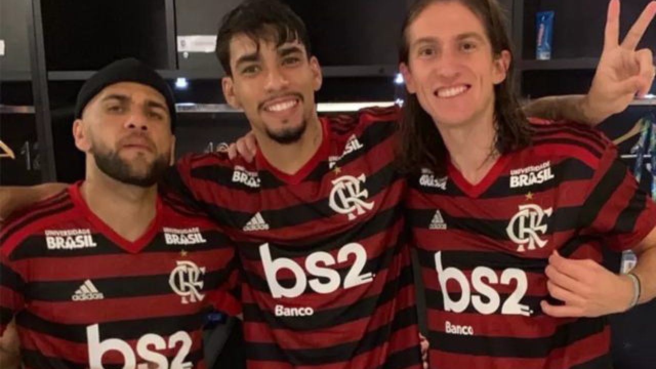 camisa do flamengo com os titulos