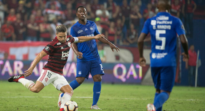 Flamengo confirma fratura no tornozelo esquerdo de Diego; meia terá que passar por cirurgia
