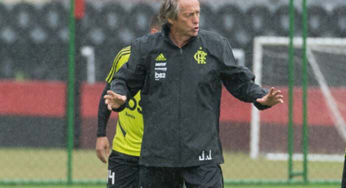 Jogador do Athletico vê Jorge Jesus como motivação extra para o Flamengo e diz: “Para nós, não muda nada”