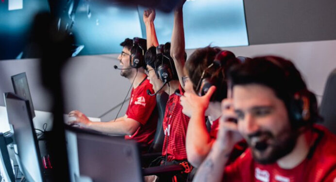 Flamengo e KaBuM! seguem parelhos na disputa pela ponta do CBLoL