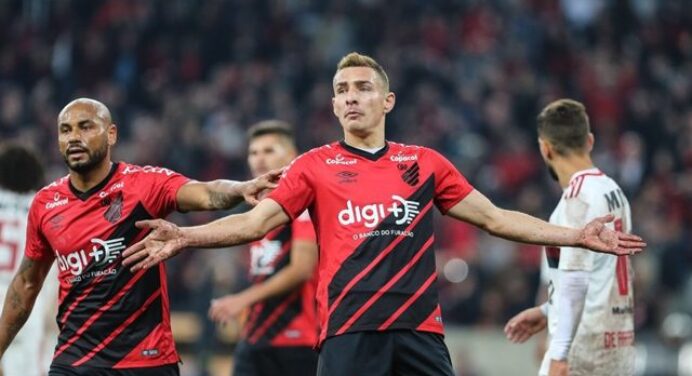 Artilheiro no Athletico, Marco Ruben, pede menos polêmica para jogo decisivo contra o Flamengo