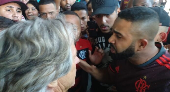 Diego Alves classifica autores de protesto no aeroporto como vândalos