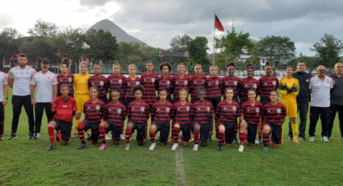 Em amistoso, sub-18 feminino do Flamengo empata com time principal do Duque de Caxias