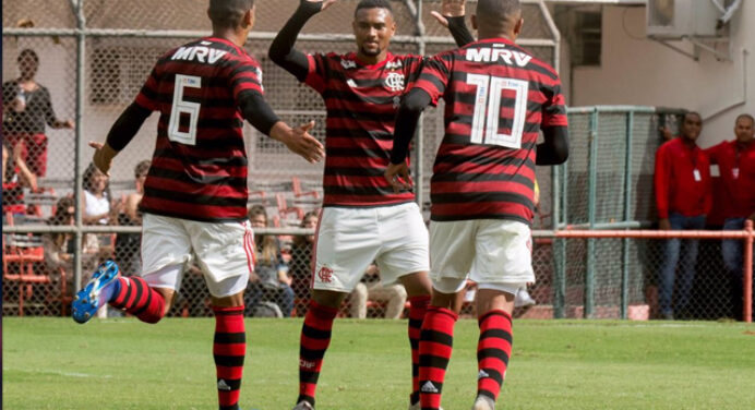 Flamengo sub-20 vence o Atlético-MG e assume a liderança do Brasileirão