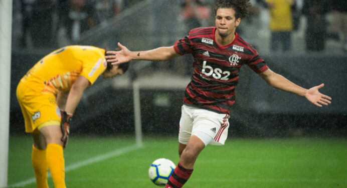 Com gol de Arão, Flamengo foi a última equipe a balançar as redes do Corinthians em Itaquera