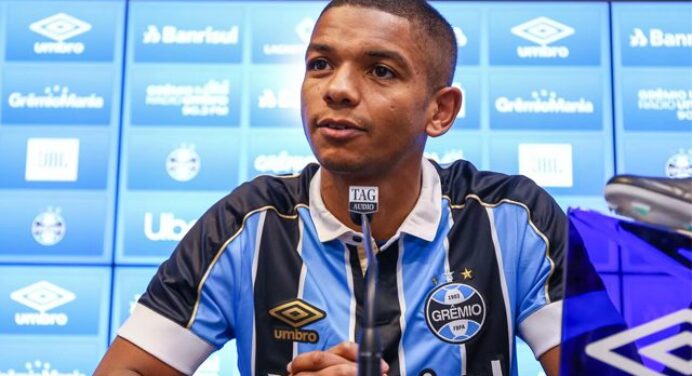 David Braz minimiza responsabilidade do Grêmio em fair play: “O juiz tem que estar atento, não fomos errados”