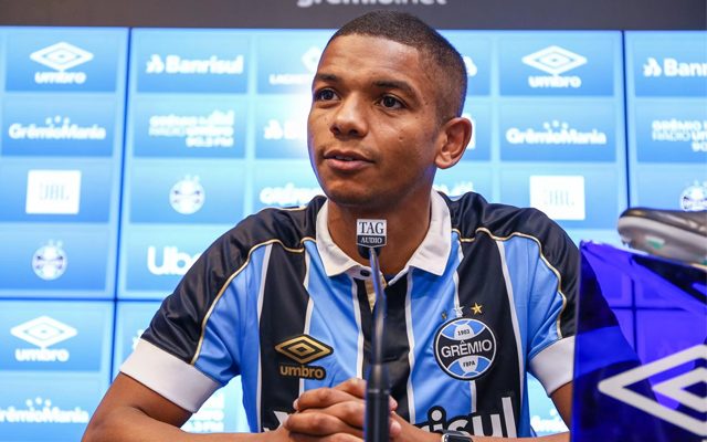 Após erro em estreia, Wesley se desculpa com torcedores do Grêmio