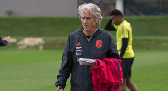 Jornalista rasga elogios ao Flamengo e compara com rivais: “Não só tem mais talento, como tem um técnico melhor”