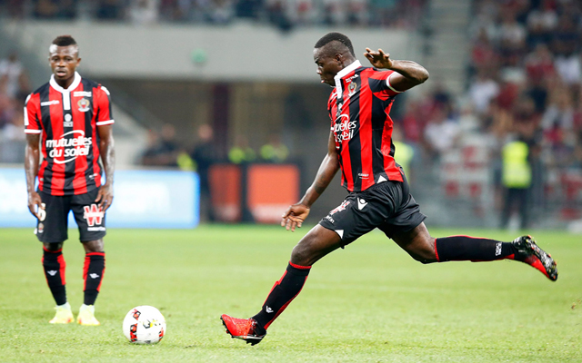 Balotelli faz gol do desempate um minuto depois de entrar e sela