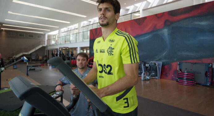 Com lesão de grau 2, Rodrigo Caio corre contra o tempo para estar à disposição nas quartas da Libertadores