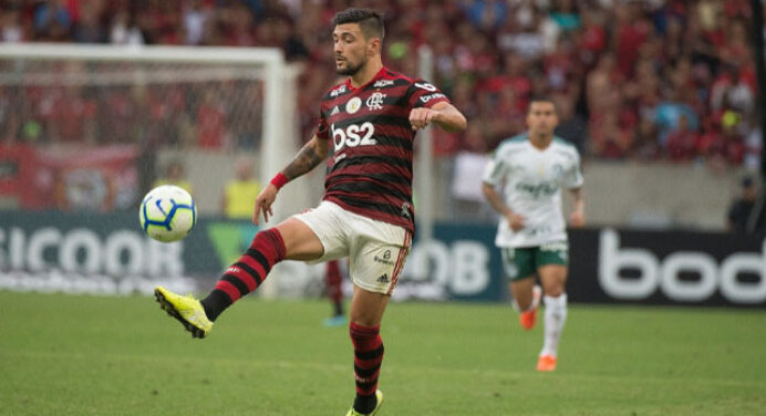 De Arrascaeta chega ao quarto jogo seguido marcando gol no Campeonato Brasileiro