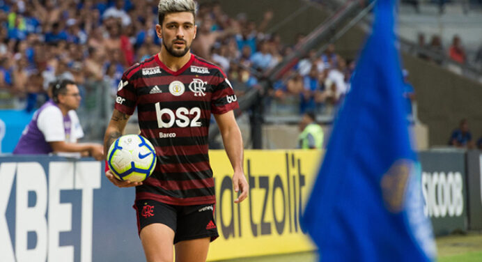 Marcado na história! Arrascaeta entra para lista dos dez estrangeiros com mais gols no Brasileirão