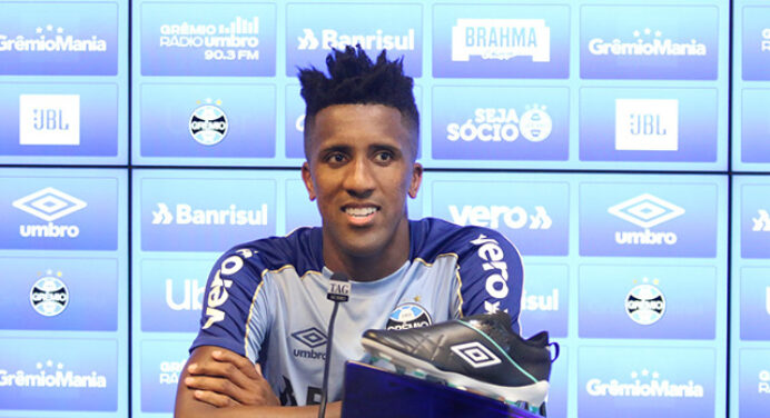 Lateral do Grêmio faz aviso ao Fla antes de duelo na Libertadores: “Tem que ver como vão parar nosso ataque”