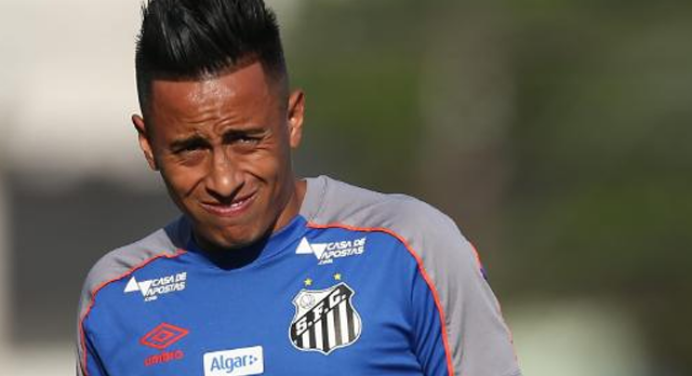 De olho no rival: Santos surpreende em lista de relacionados e promove retorno de meia após quatro meses