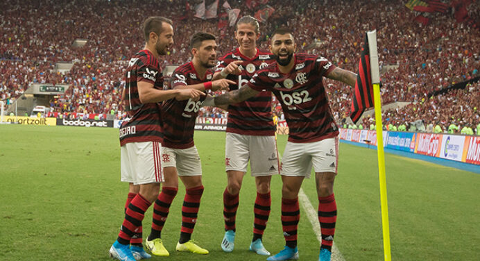 Comentarista coloca Flamengo atual em patamar acima do Cruzeiro bicampeão brasileiro: “Tem mais qualidade”