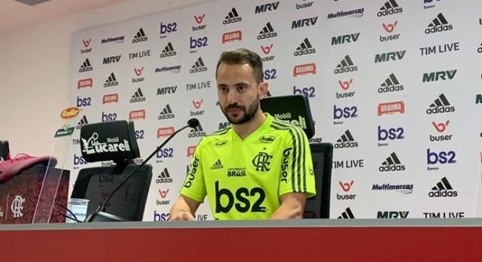Foco, controle emocional e pés no chão: Ribeiro aponta fatores para boa fase do Flamengo