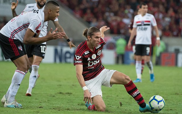 Filipe Luís reclama de “cera” do São Paulo e contesta arbitragem: “O juiz não pode permitir tanta lentidão”
