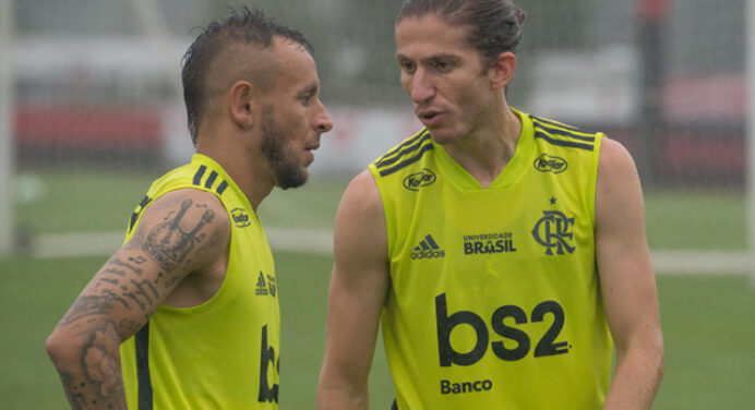 Hofman exalta contratações do Fla para o sistema defensivo e compara com reservas: “Diferença absurda”