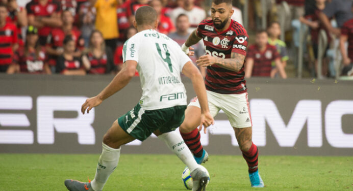 “Parecia jogo entre um grande e um pequeno”, diz jornalista após vitória do Flamengo sobre o Palmeiras