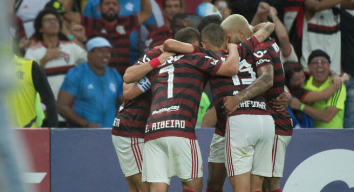Após vitória sobre o Santos, Flamengo aumenta vantagem para o segundo colocado do Brasileirão