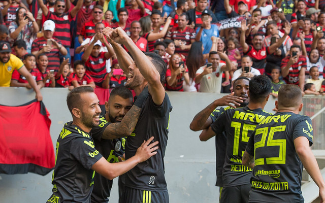 Reinier marca, Flamengo atropela o Avaí e se mantém na liderança